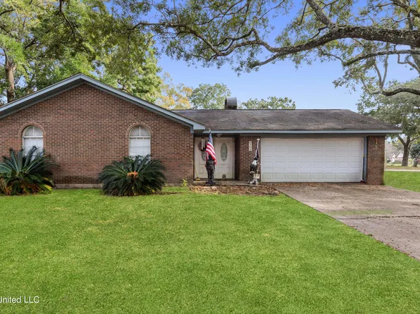 2300 Sandalwood Dr, Gautier, MS 39553