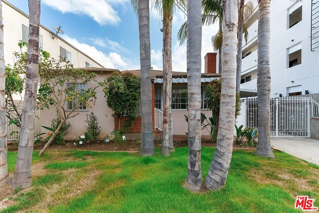 4 bed, 2.0 bath, 1319 sqft, $4,895 — Photo 2