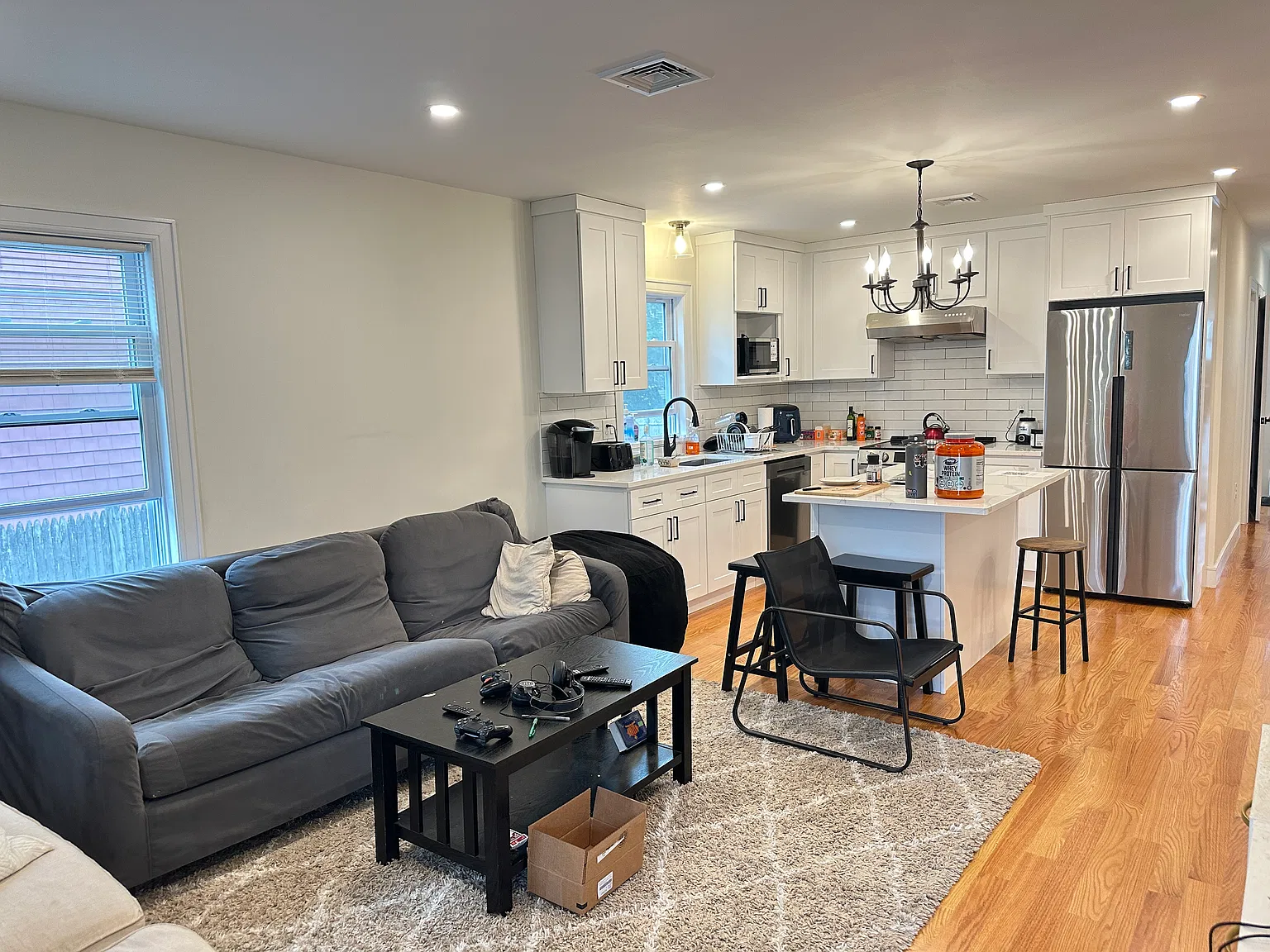 3 bed, 1000 sqft, $3,300 — Photo 3