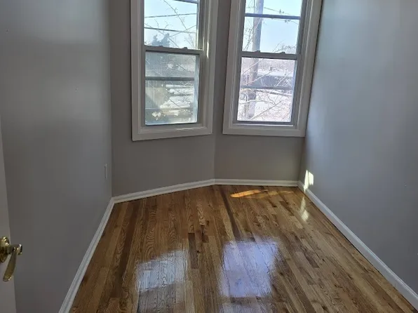 50 Gates Avenue image 1 of 10