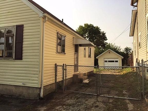 3rd image of 608 Redwood Ave