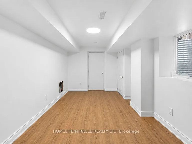 1583 Frolis St — Photo 23