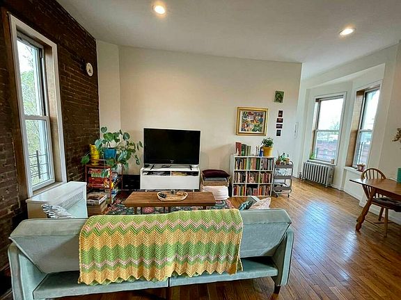 2nd image of 861 Putnam Ave APT 7