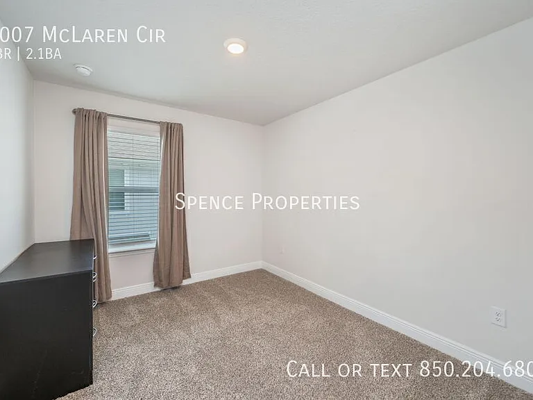 1007 McLaren Cir — Photo 26
