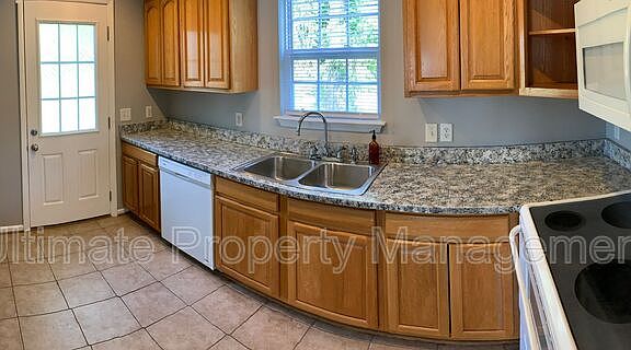 4th image of 3913 Wilshire Blvd #New