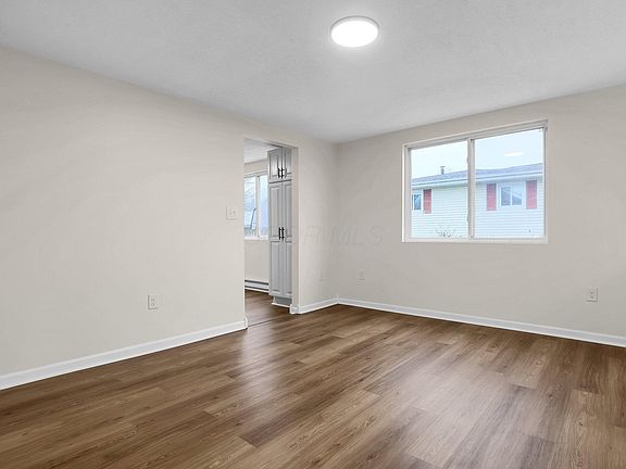 5th image of 219 E Center St