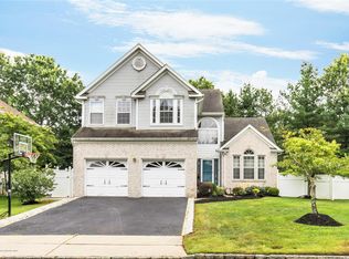 33 Churchill Downs Dr, Eatontown, NJ 07724