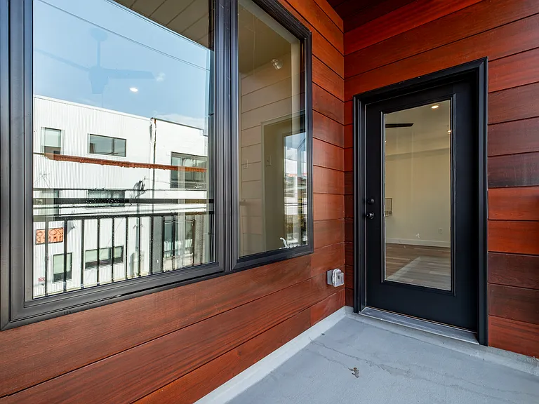 2025 Amber St #B — Photo 2