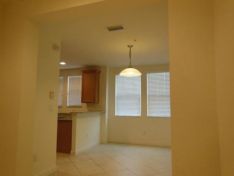 590 Amador Ln #4 — Photo 3