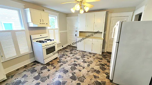 1213 E 8th St #1 Photo 1
