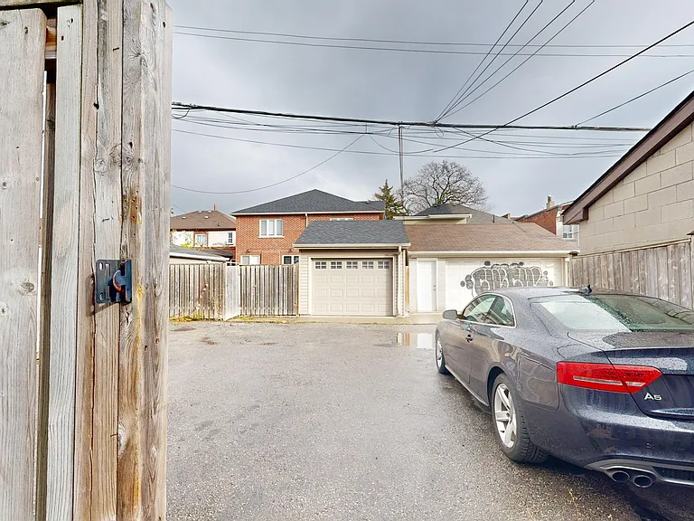 775 Ossington Ave — Photo 2