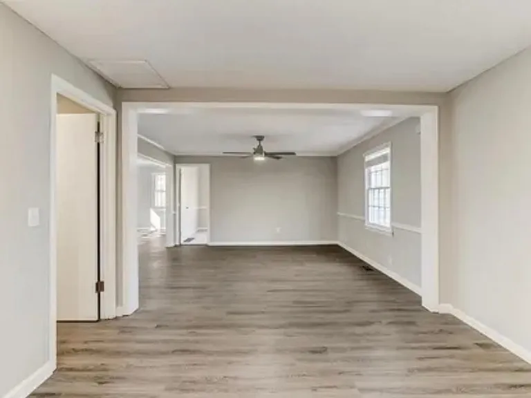 5250 Phoenix St — Photo 3