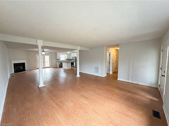 3rd image of 332 Cutty Sark Rd