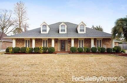 2206 Ormond Blvd : Acadian style, large columns are spot lighted for an elegant after dark showing