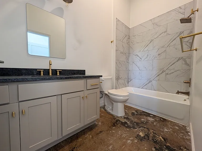 305 6th St #308 — Photo 2