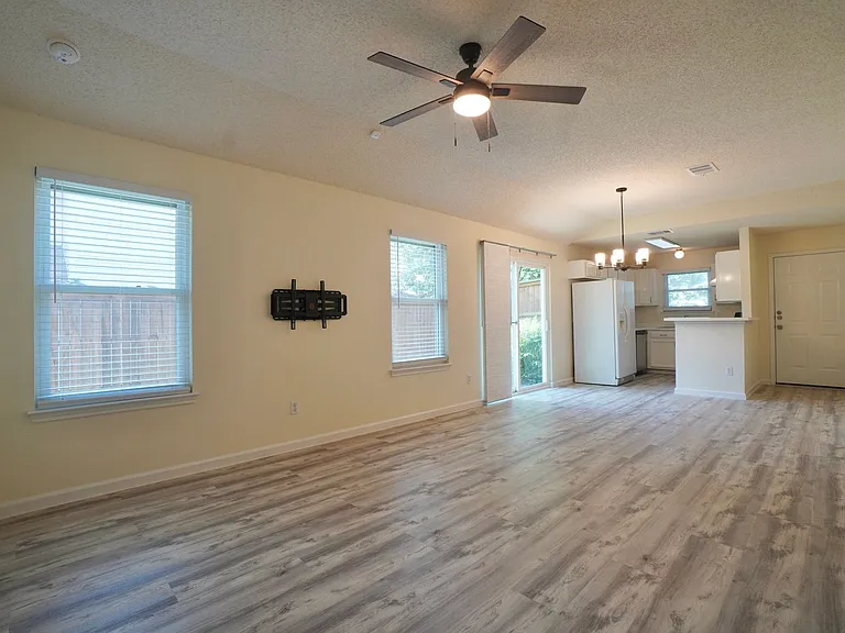 13102 Staton Dr — Photo 5