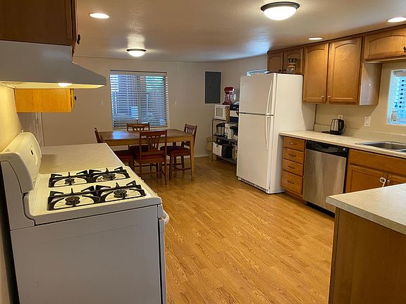 5th image of 8 Guadalupe Dr