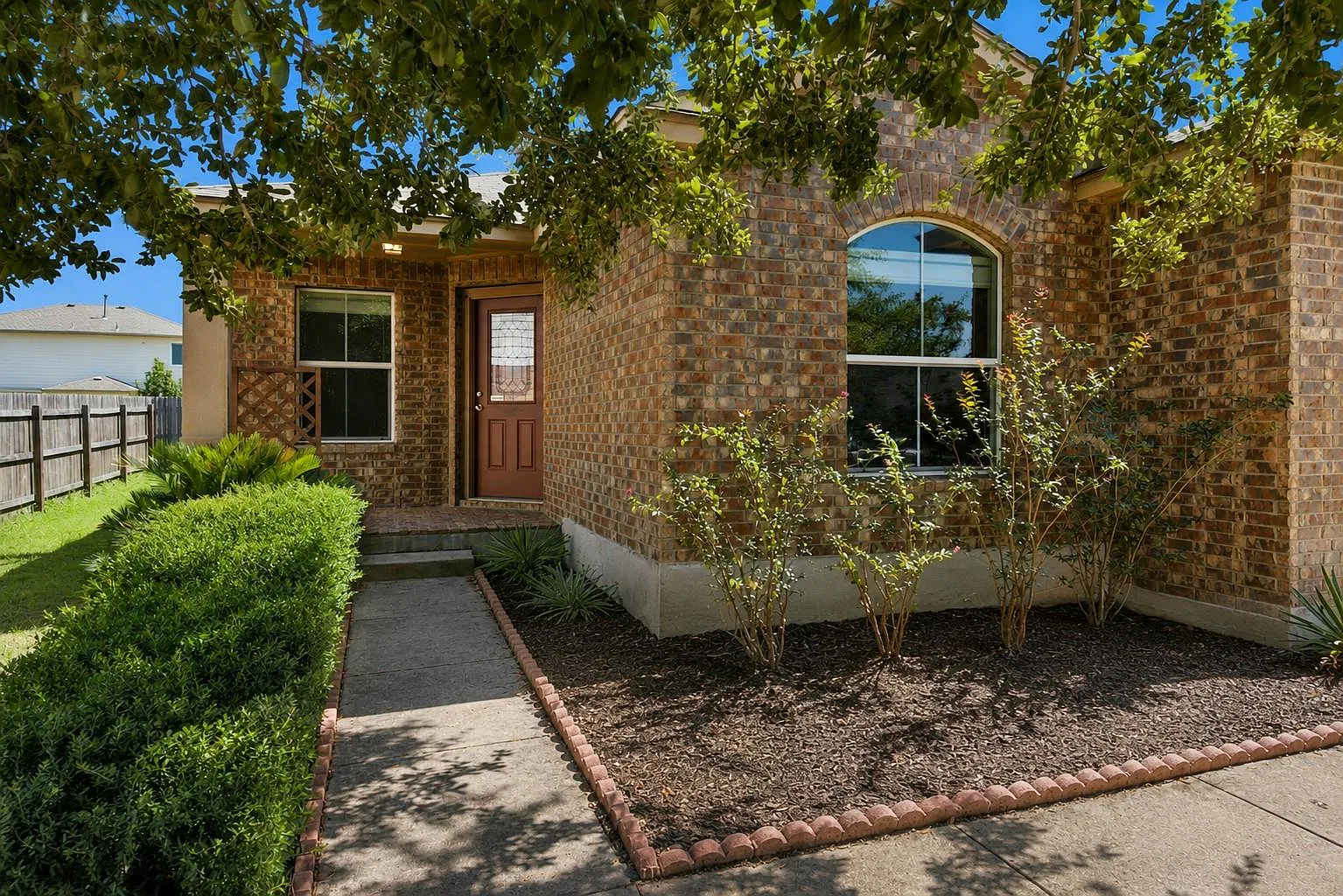 4 bed, 2.0 bath, 1815 sqft, $2,000 — Photo 1