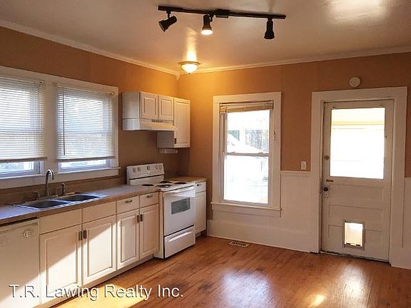 5th image of 100 Carey Ave