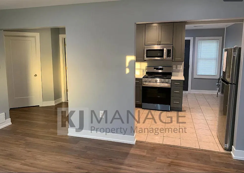 2 bed, 812 sqft, $1,550 — Photo 4