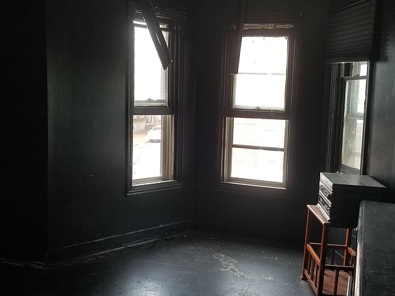 2nd image of 728 N Madison St