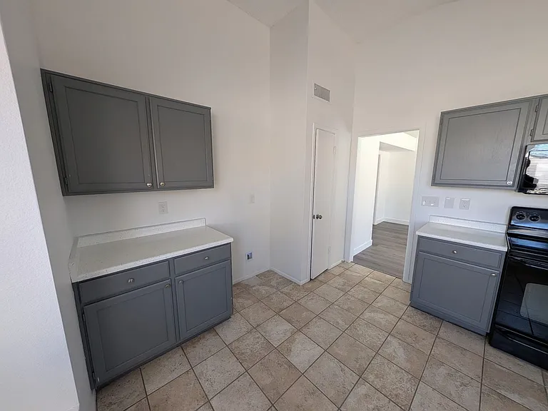 7340 W Tuckey Ln — Photo 6