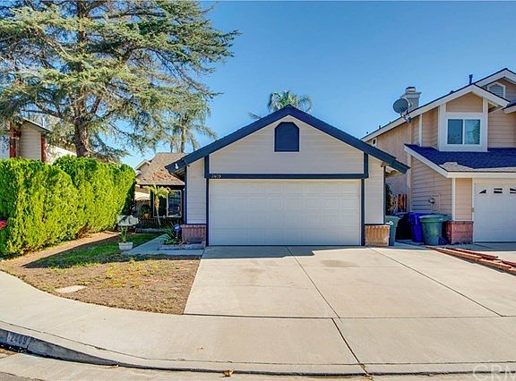 2nd image of 2409 Acorn Pl
