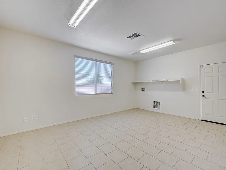 6637 Cliff Shore Ct — Photo 18
