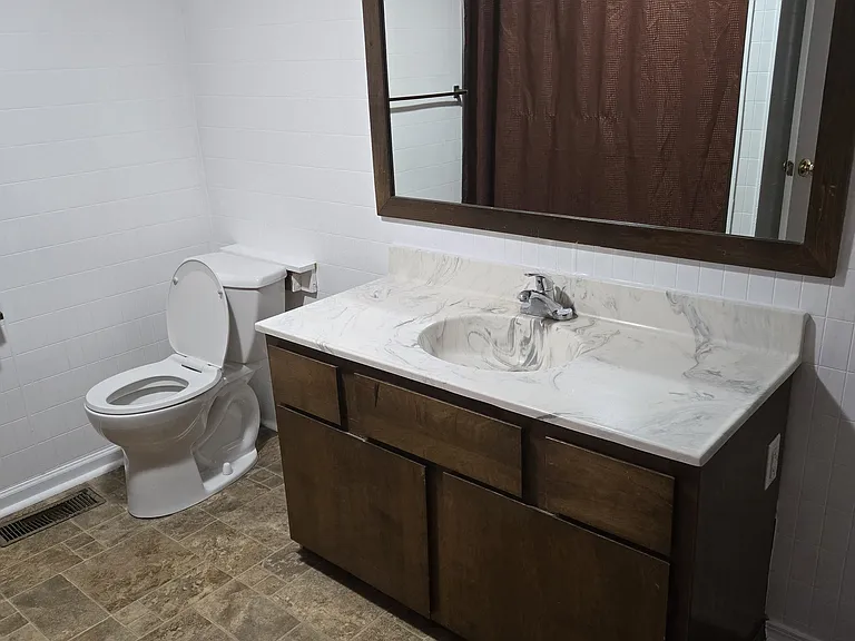227 N Gladstone Ave — Photo 8