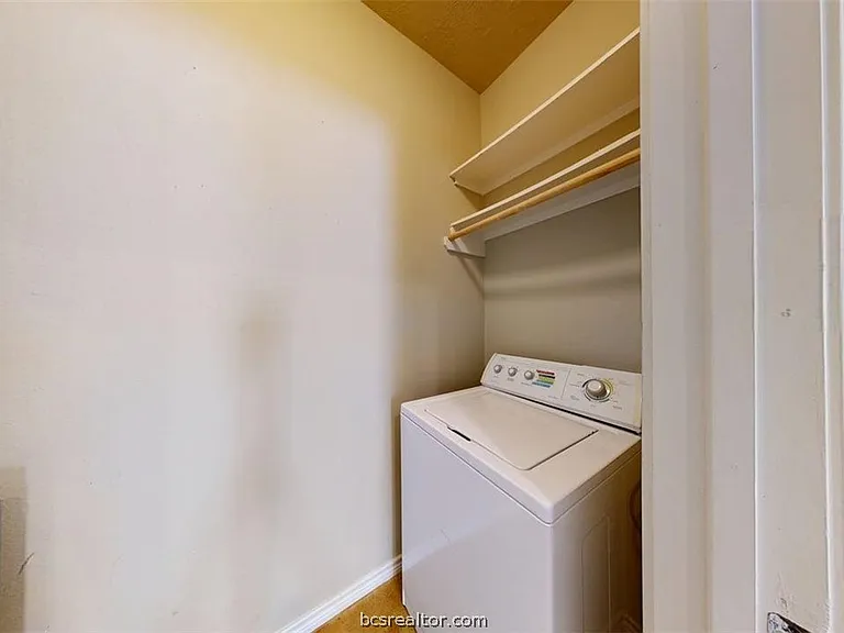 3406 Cullen Trl — Photo 10
