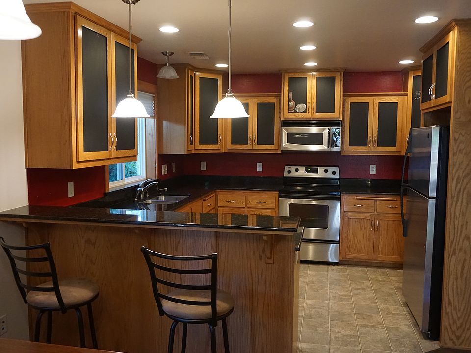 2nd image of 814 Park St