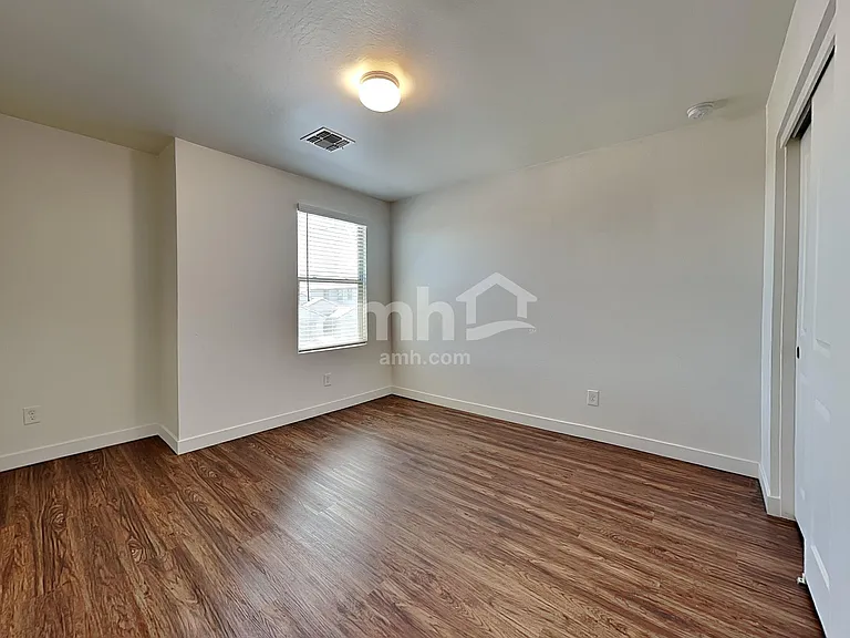 4206 S 105th Dr — Photo 17