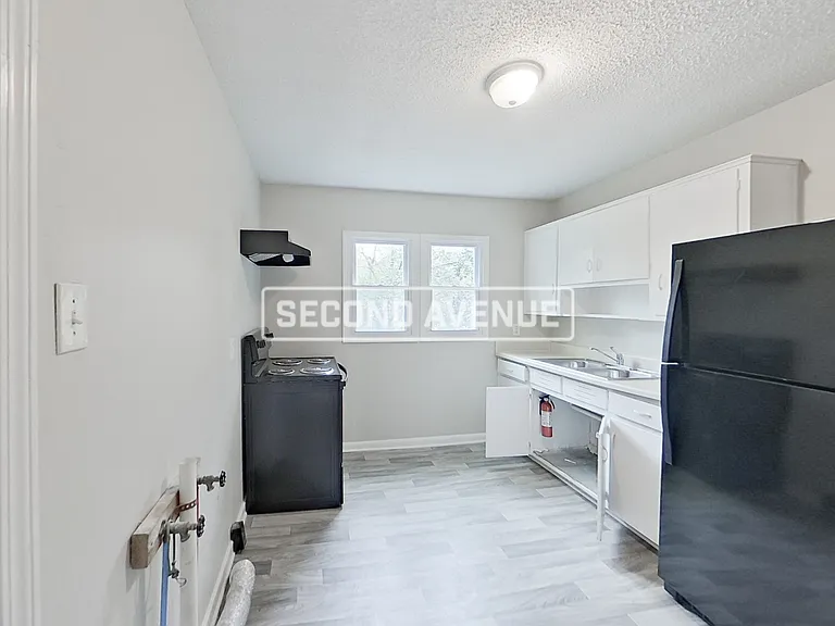 7825 Rugby Ct — Photo 3