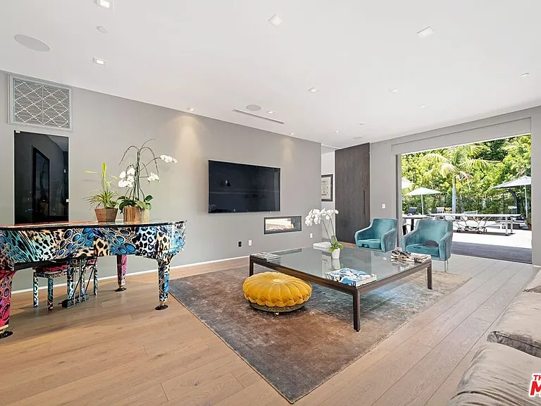 9570 Sunset Blvd — Photo 15