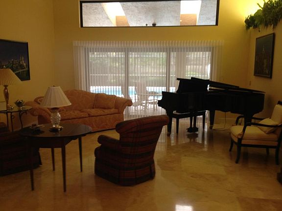 Home For Sale In Pinewood