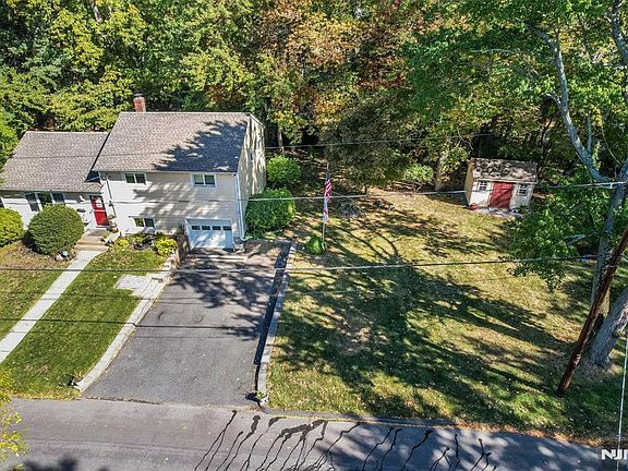 2nd image of 72 Glenwood Ave