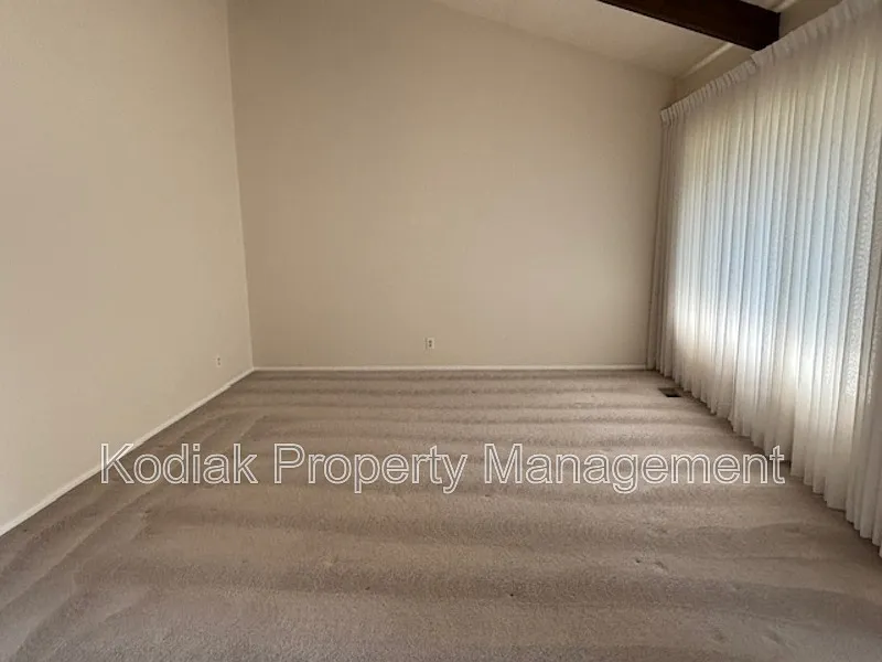 5 bed, 3.0 bath, 2909 sqft, $2,650 — Photo 4