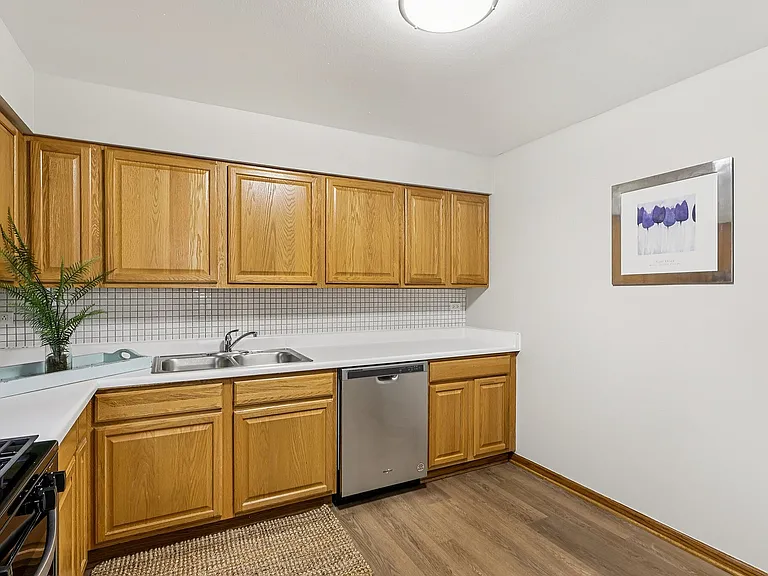 9-web-or-mls-Kennedy Dr-S0611-009