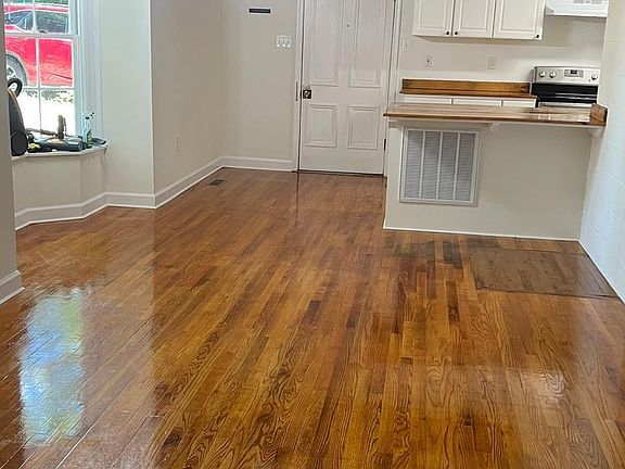 4th image of 106 Cedar Ln