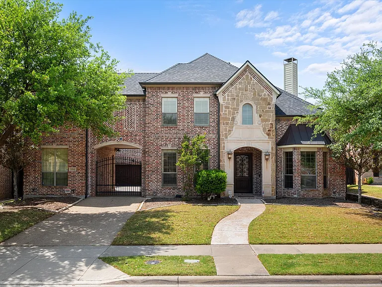 10941 Yorkshire Ln — Photo 1