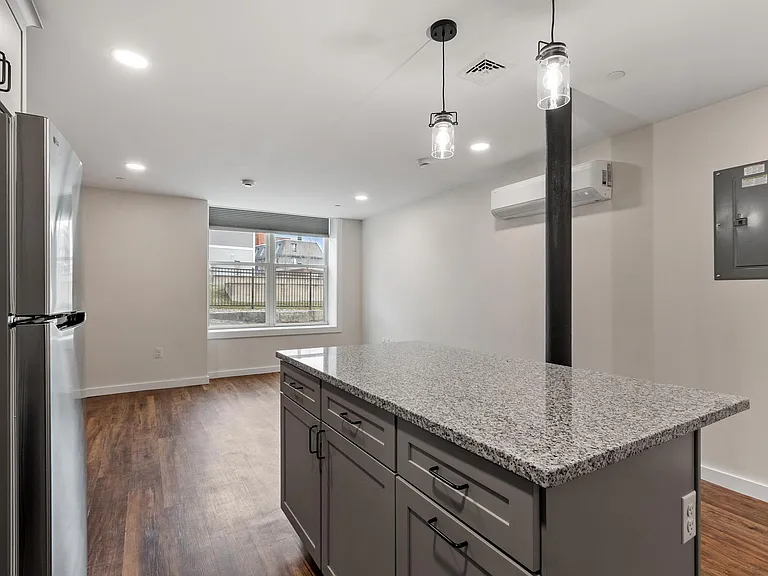 329 Main St #6 — Photo 5