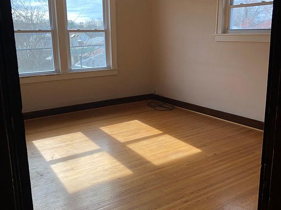 3rd image of 1561 Fernwood Ave APT 3