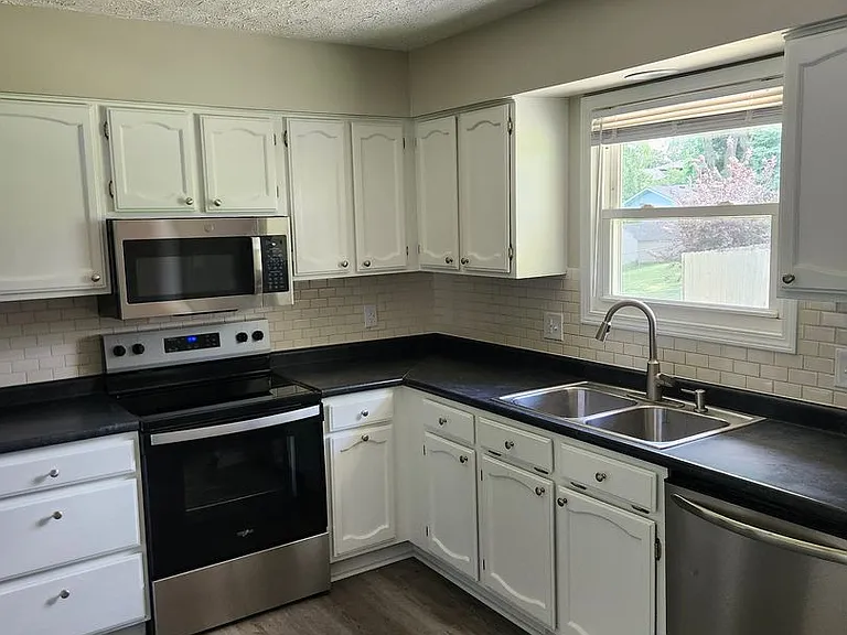 13715 Birchwood Ave — Photo 3