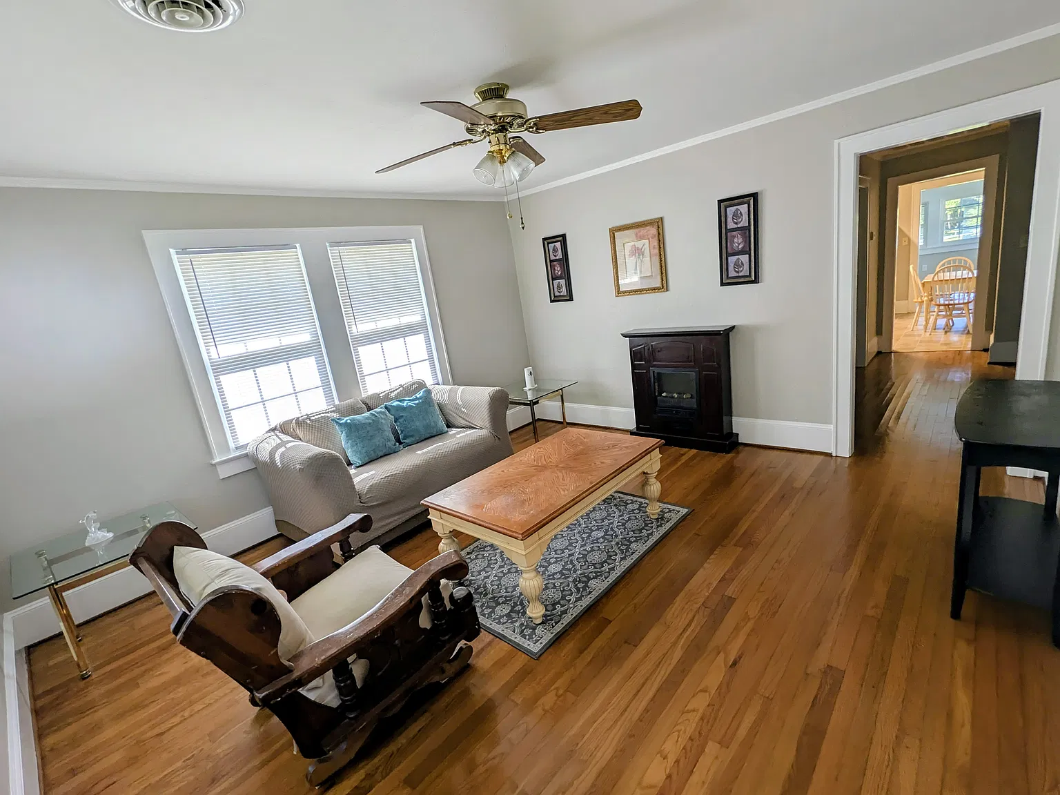 3 bed, 1036 sqft, $1,350 — Photo 2
