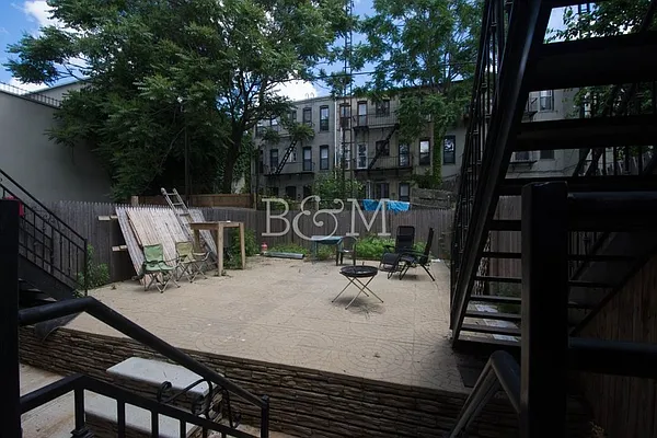 Rented by Brick&Mortar | media 109