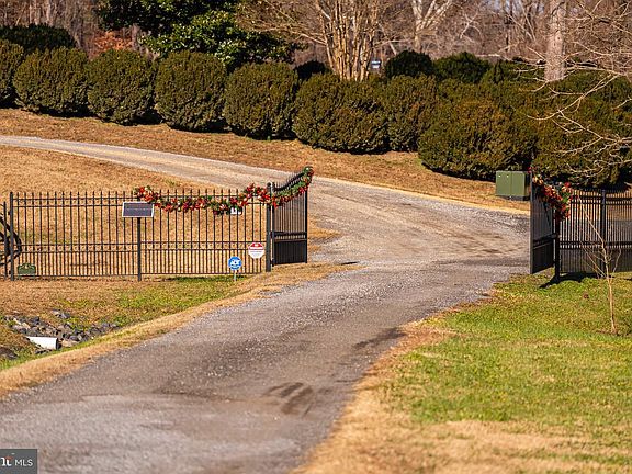 5th image of 19209 Croom Rd