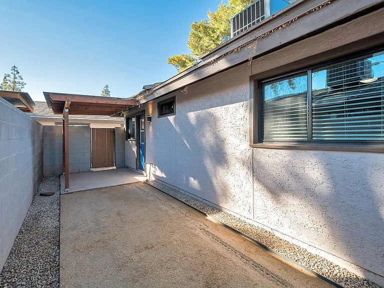 515 E Dunbar Dr — Photo 13