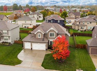 835 SW 35th Ter, Lees Summit, MO 64082