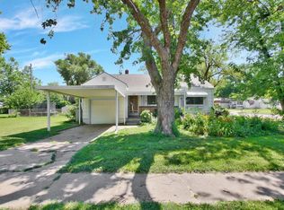 702 Maplewood Dr, El Dorado, KS 67042