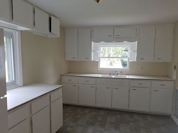 2nd image of 3262 Park Dr